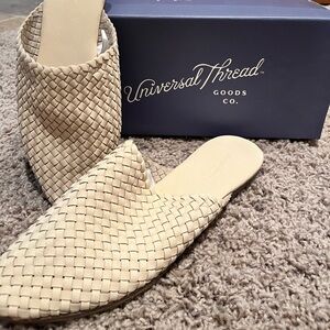 Universal Thread mule 7 1/2